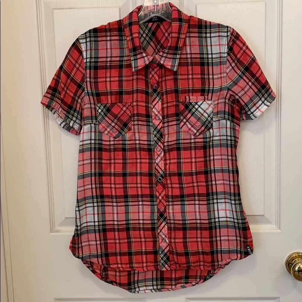 Junior’s Volcom Short Sleeve Plaid Snap Top Size M